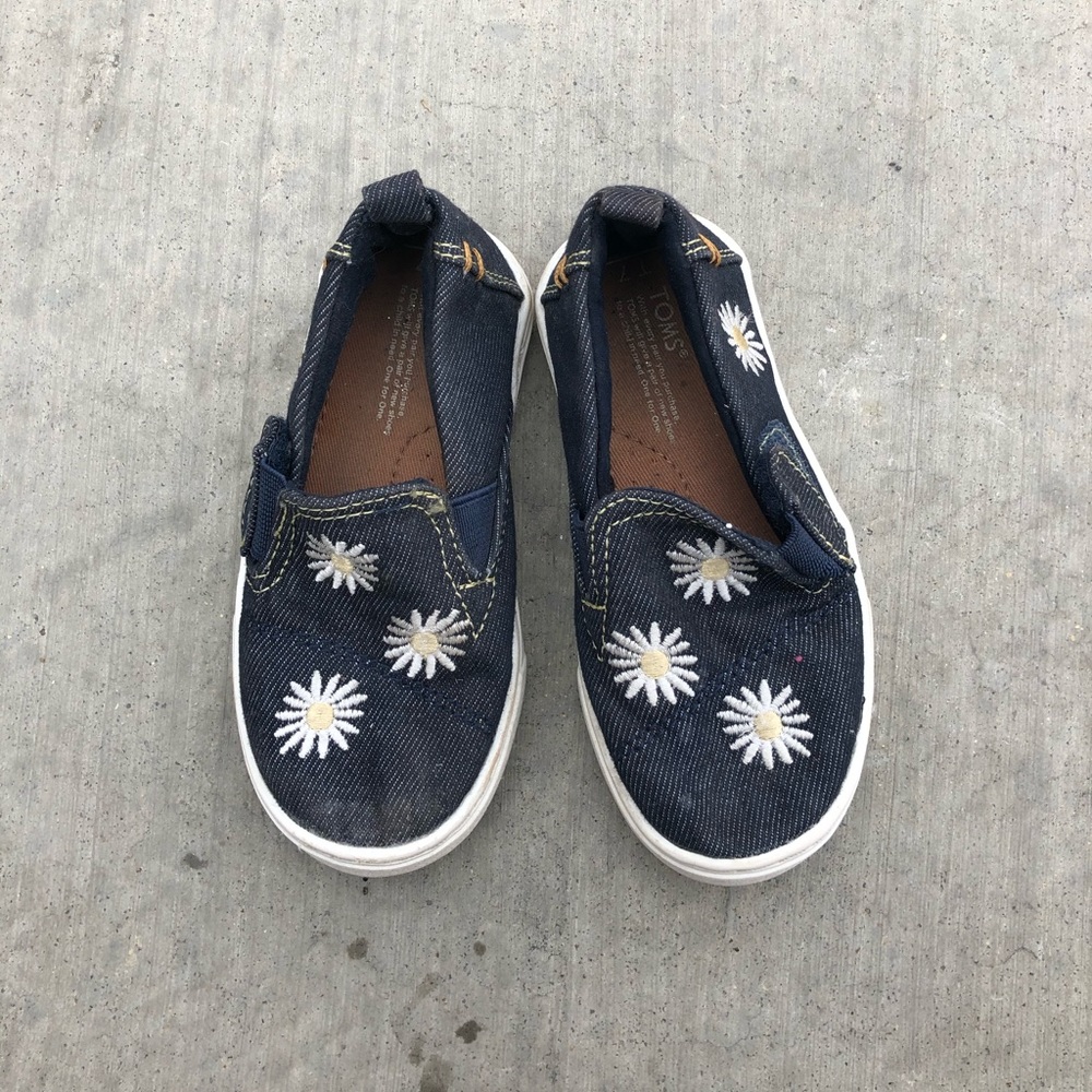 TODDLER TOMS size 7 in toddler size